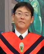 Dr.
